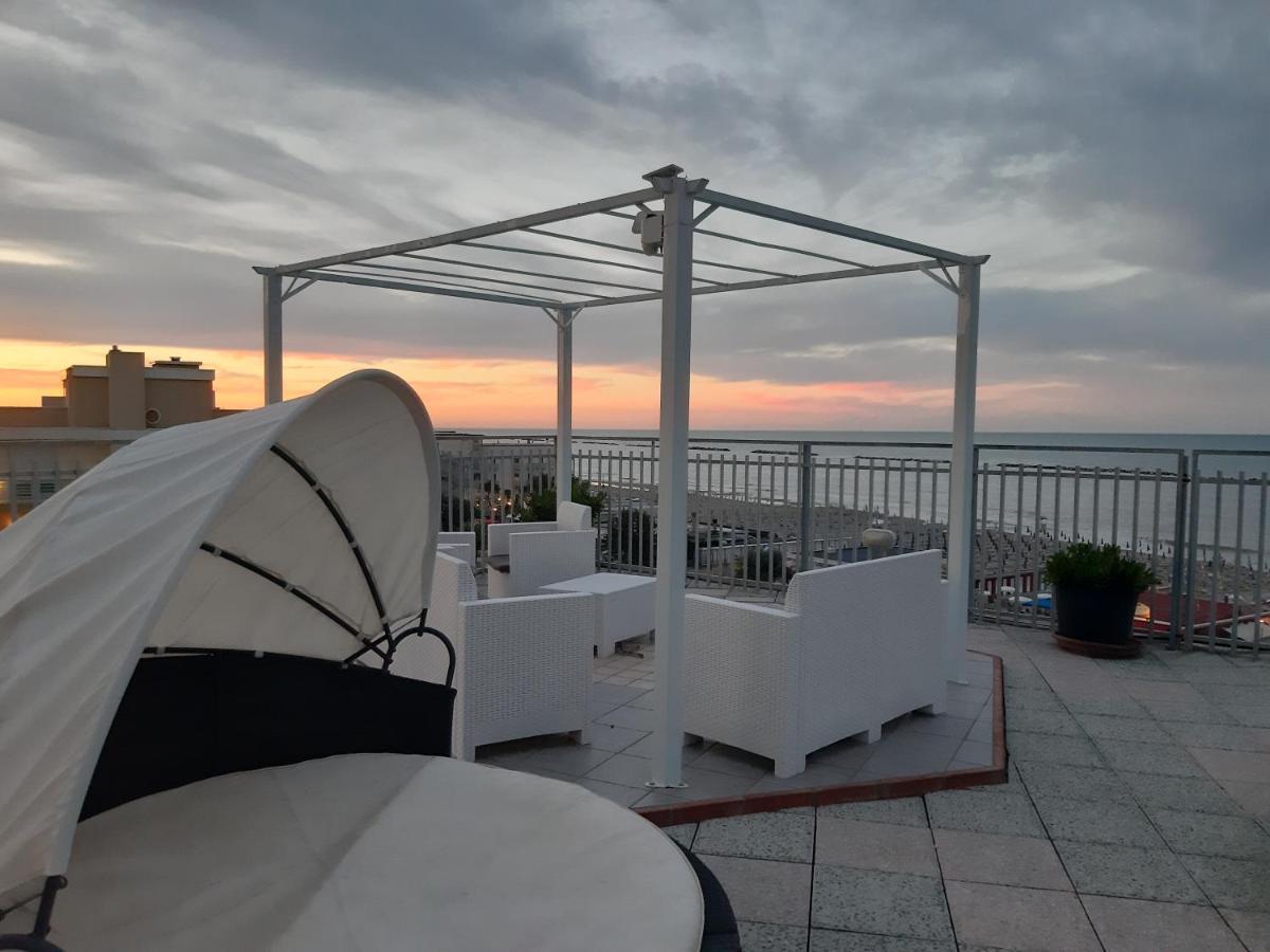 Hotel Embassy Cesenatico Exterior photo
