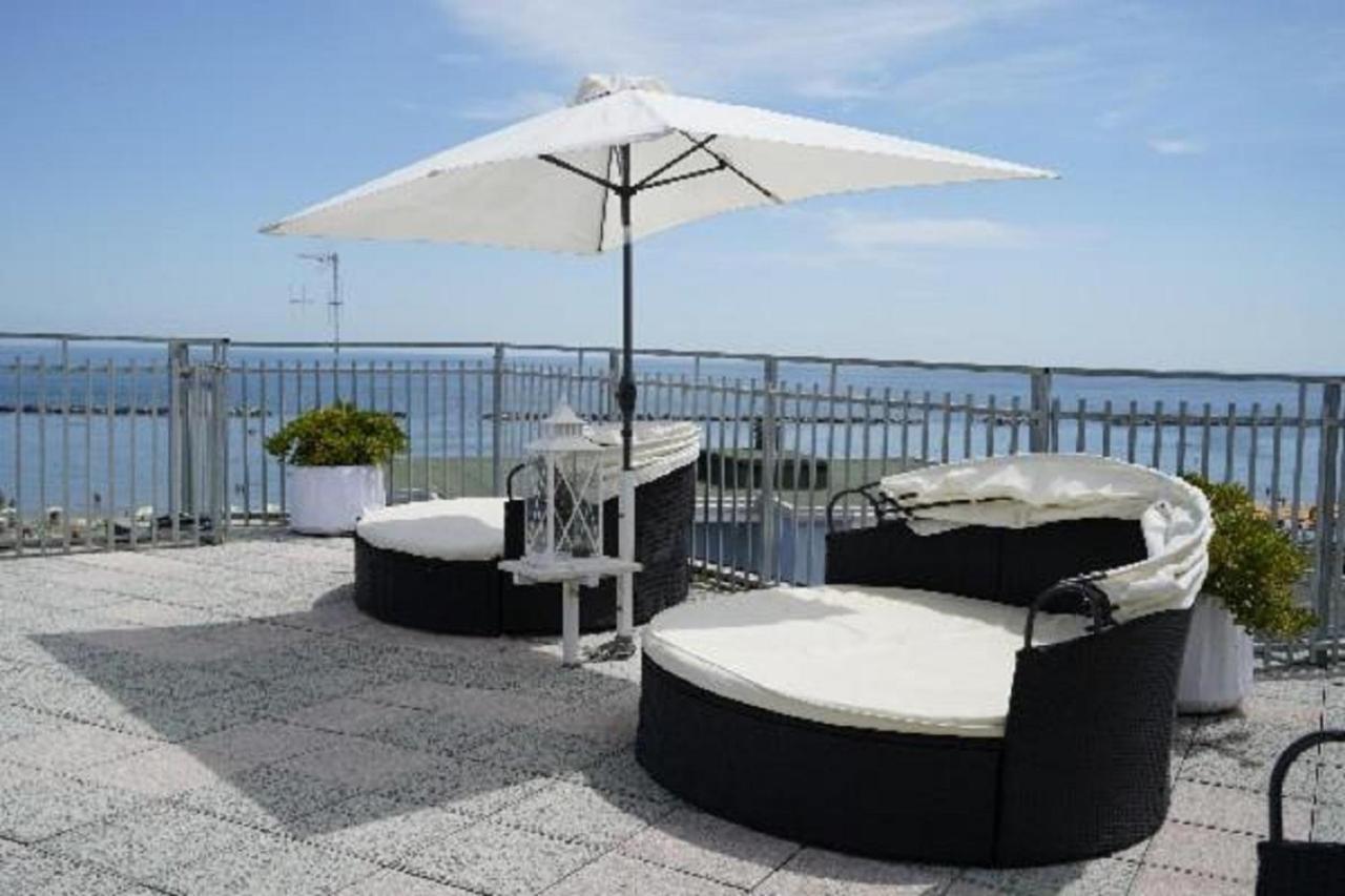 Hotel Embassy Cesenatico Exterior photo