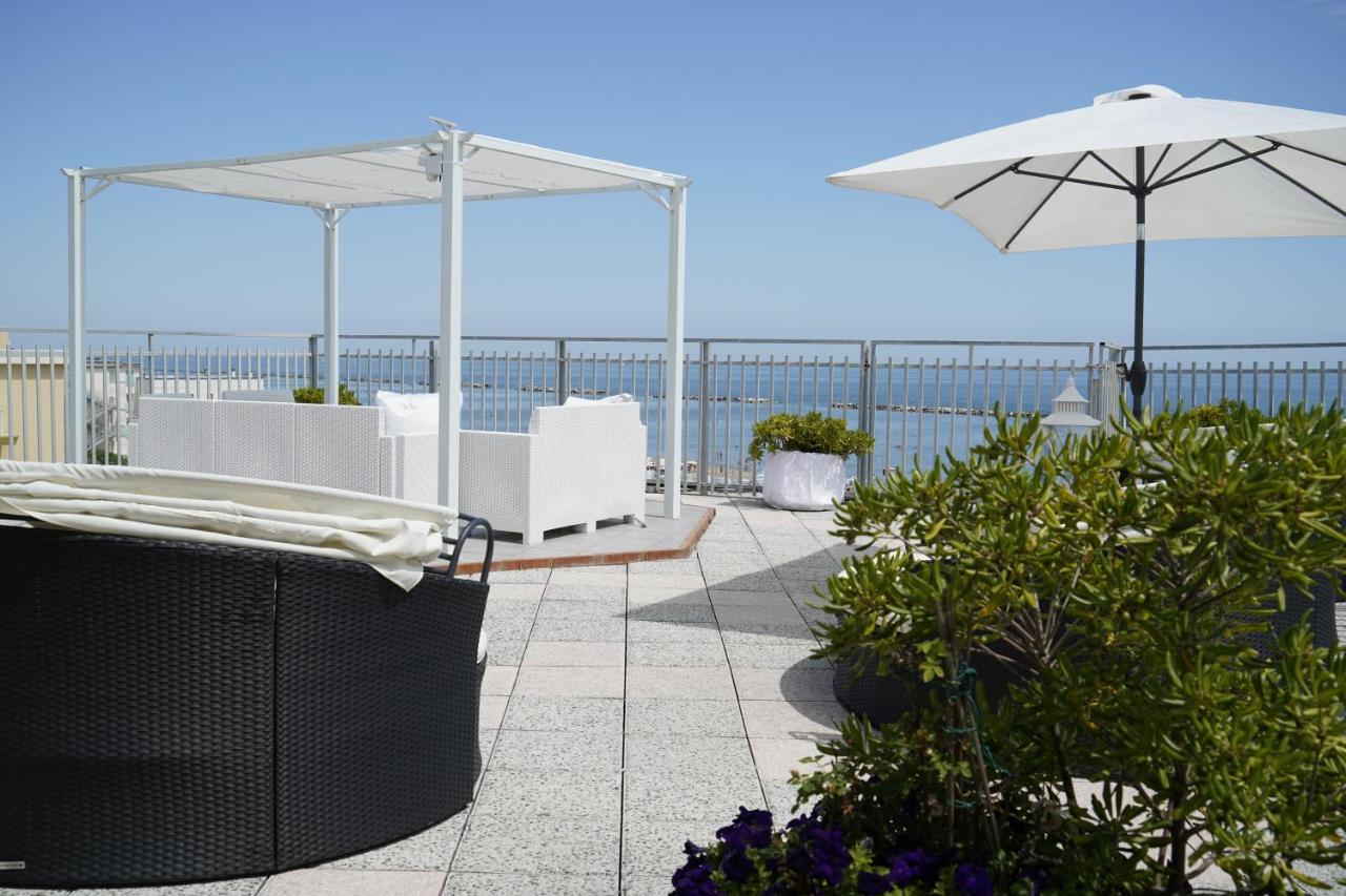 Hotel Embassy Cesenatico Exterior photo