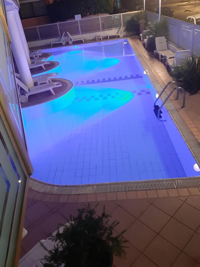Hotel Embassy Cesenatico Exterior photo