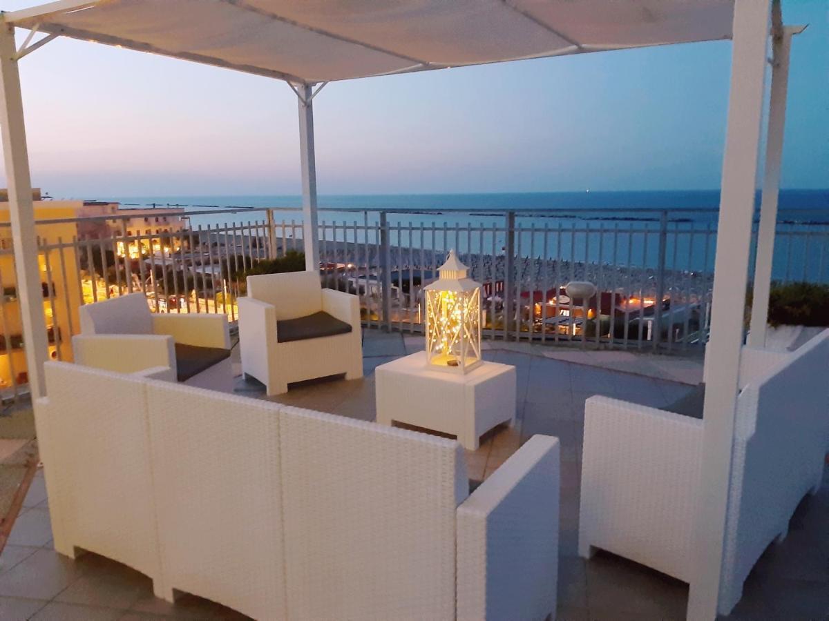 Hotel Embassy Cesenatico Exterior photo