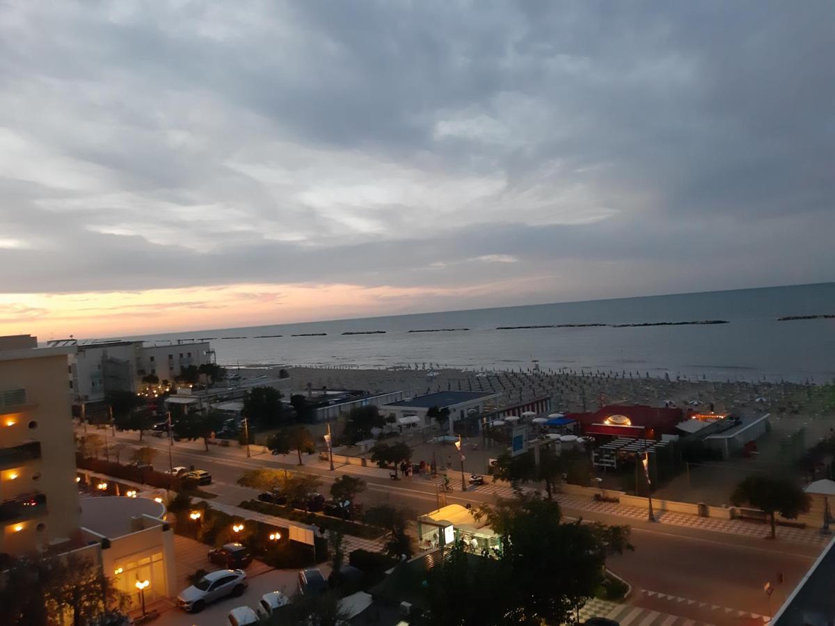 Hotel Embassy Cesenatico Exterior photo