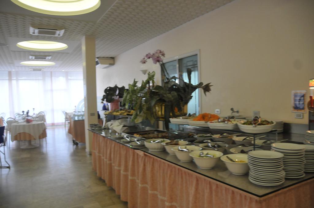 Hotel Embassy Cesenatico Exterior photo