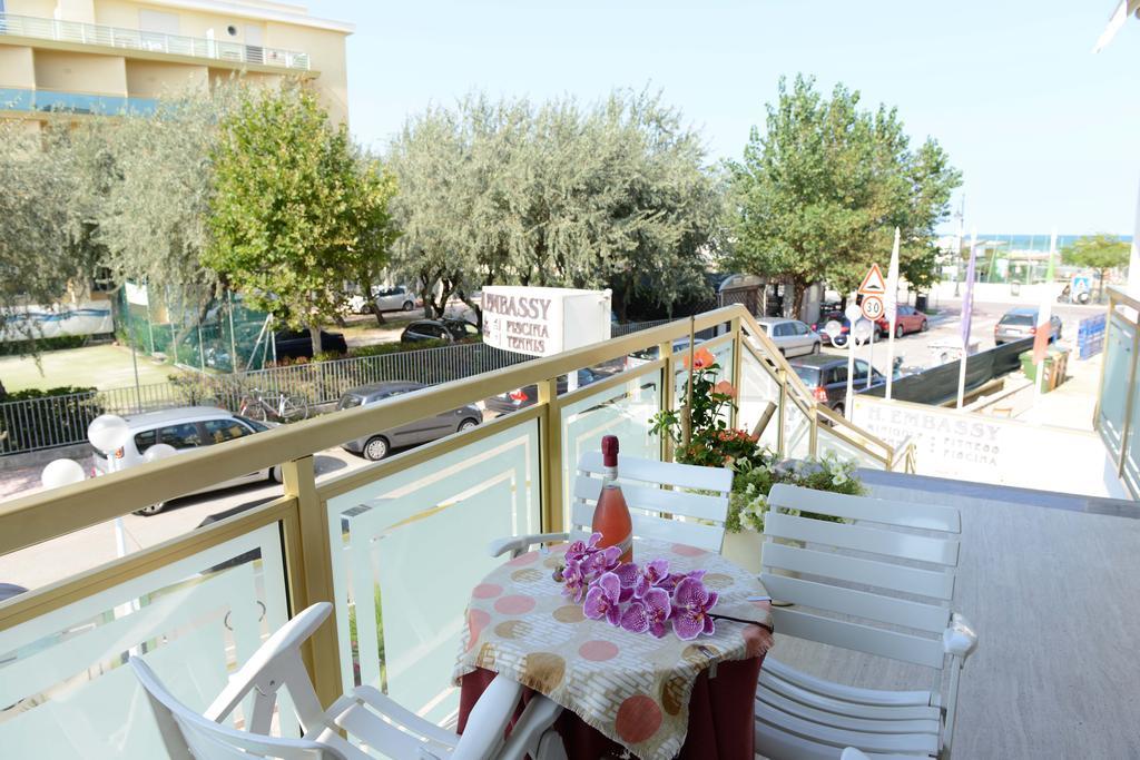 Hotel Embassy Cesenatico Exterior photo